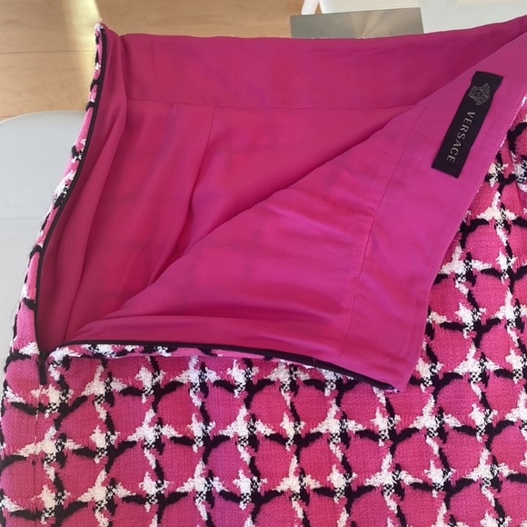 Fabulous Versace skirt! Worn once. - Picture 6 of 7